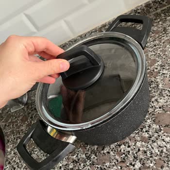 Tencerelerde Pul Pul Dökülme Ve İletişim Sorunu