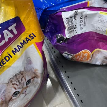 Hasarlı Kedi Maması Satışı Ve Mağaza Hijyeni Konusunda Destek Alamama