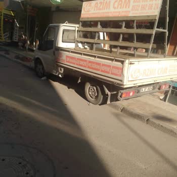 Kaldırıma Park Eden Araçlar Yüzünden Can Güvenliğimiz Tehlikede!