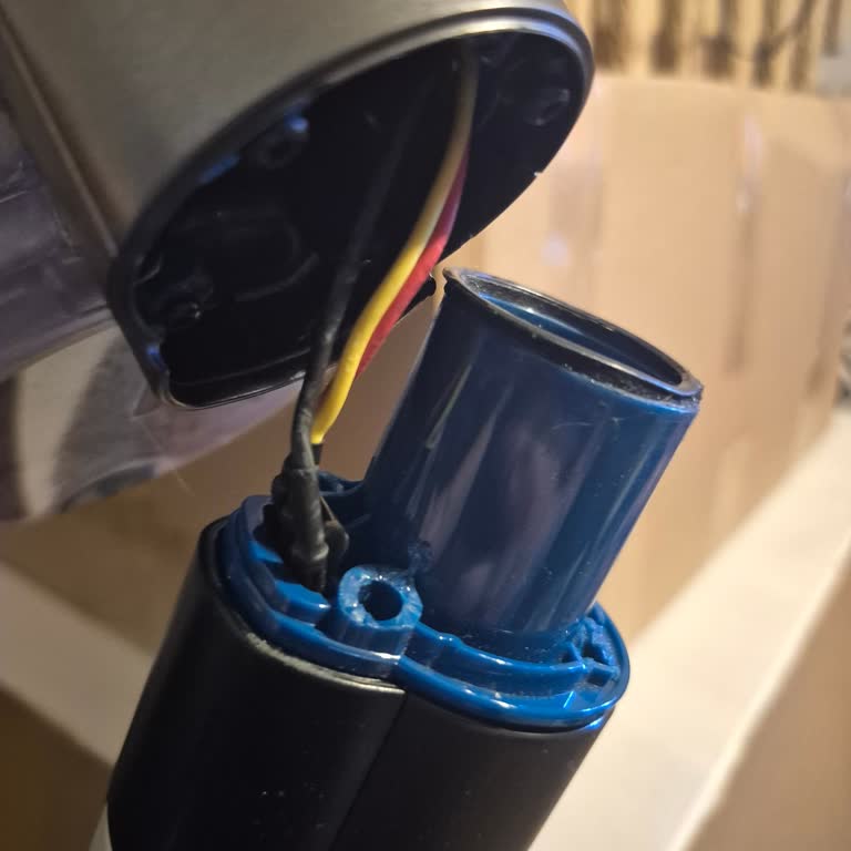 Philips Süpürgenin Orta Borusu Ek Yerinden Arızalı