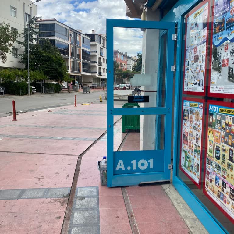 Kamuya Açık Alanda Mağaza Personelinden Haksız Uyarı Ve Müşteri Hakları İhlali