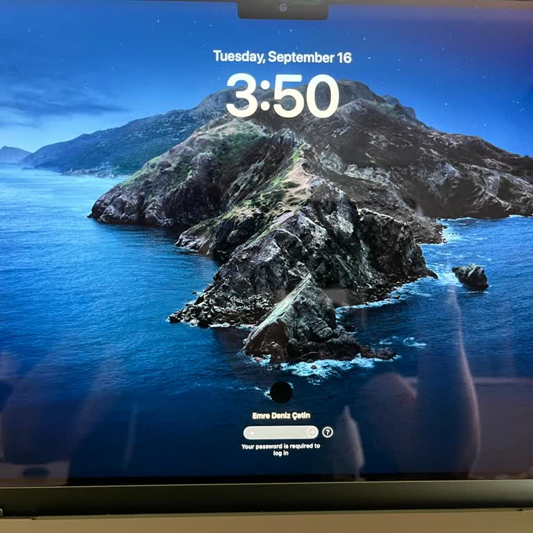Yeni Alınan Macbook Pro'nun Ekranında Leke Sorunu Ve Garanti Kapsamında Destek Alınamaması