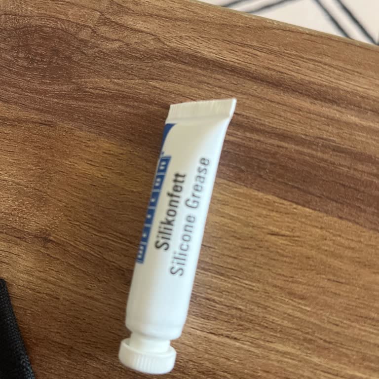 Philips Xc8057/01 Aqua Plus 8000 Islak Kuru Şarjlı Dikey Süpürge Topladığı Pisliği Geri Döküyor