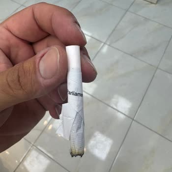 Sigara Paketinden İçilmiş Ve Sarılmış Garip Sigara Çıktı!