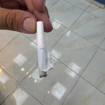 Sigara Paketinden İçilmiş Ve Sarılmış Garip Sigara Çıktı!