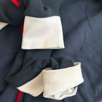 Kullanılmış Ve Lekeli Ürünler Gönderildi Müşteri Hizmetlerine Ulaşamıyorum