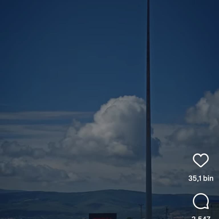 Benzin İstasyonunda Uzun Süredir Türk Bayrağının Asmadan Bırakılması Rahatsız Ediyor