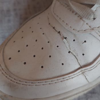 Кроссовки Nike Air Force — обувь быстро износилась, решения нет