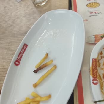 Baydöner Agora AVM'de Soğuk Yemek Ve Hijyen Sorunları Nedeniyle Memnuniyetsizlik