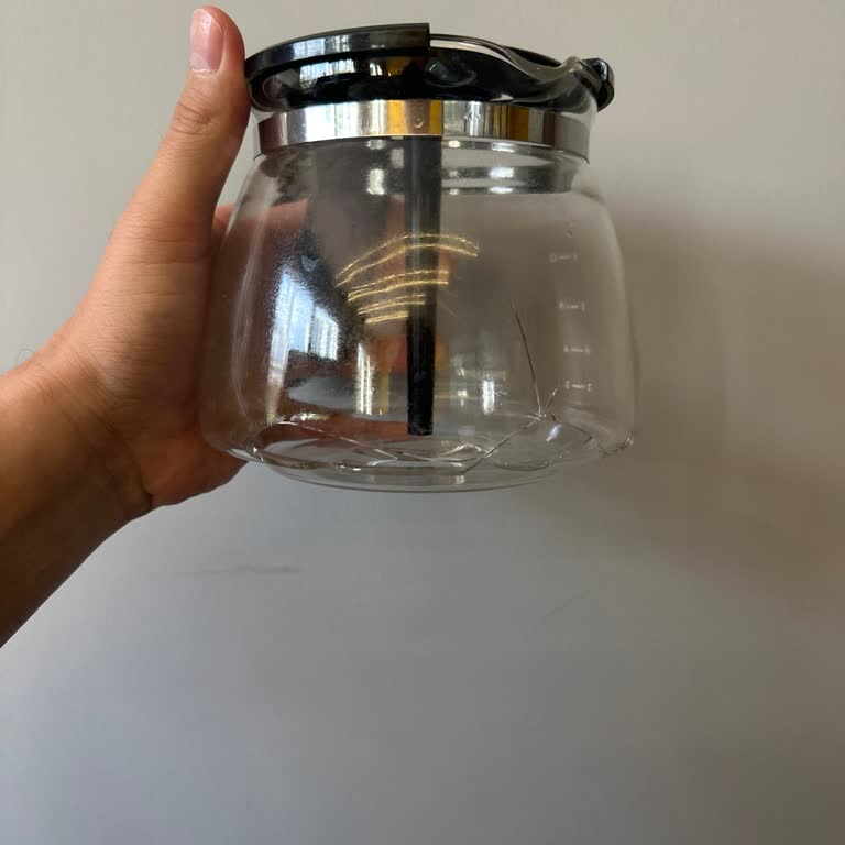 Kahve Makinesi Cam Demlik Kendiliğinden Kırıldı, Garanti Ücretsiz Değişim Yapmıyor