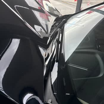 BMW 5 Serisi Ön Cam Plastik Bölümünde Beklenmedik Erime Ve Kırılma Sorunu