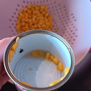 Son Kullanma Tarihi Geçmemiş Konserve Mısırdan Ölü Sinek Çıktı