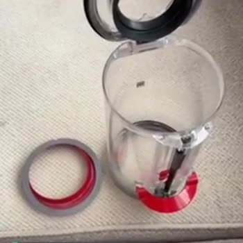 Dyson V15 Toz Haznesi Lastikleri Temizlerken Çıktı
