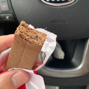 Aldığım Tatlının İçinden Plastik Çıktı, Yetkililerden Geri Dönüş Alamadım