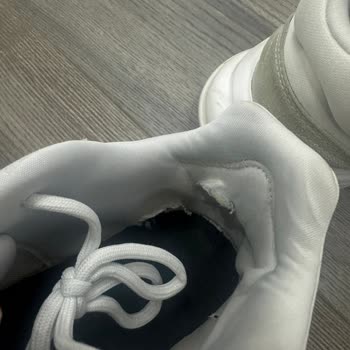 Kısa Sürede Yırtılan Ayakkabı İçin Değişim Talebi