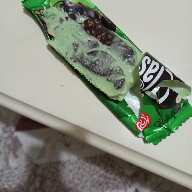 Aldığım Dondurmanın Çubuğu Ve Çikolatası Yoktu Miktarı Da Çok Azdı