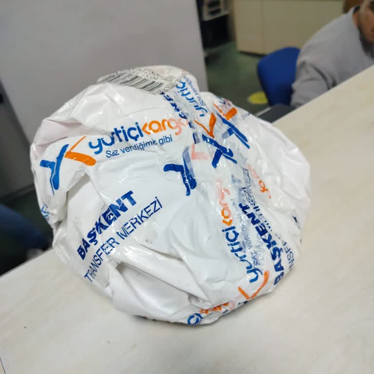 Yurtiçi Kargolarımızı Kırarak Teslim Ediyor