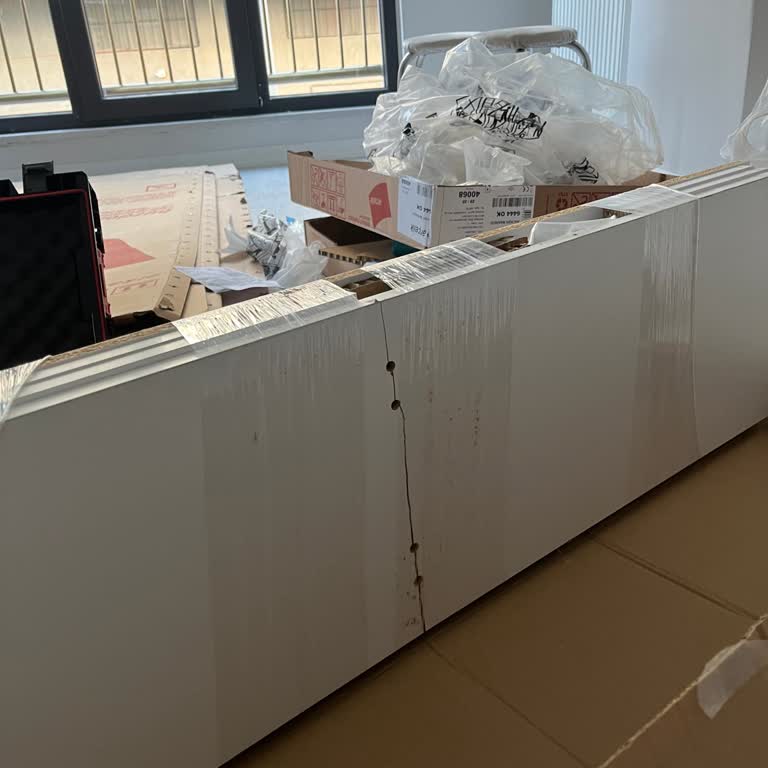 Kırık Teslim Edilen TV Sehpası İçin Çözüm Sunulmuyor