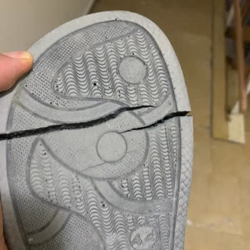 Satın Aldığım Terlik 1 Ay İçinde Yırtıldı, Ücret İadesi Talep Ediyorum