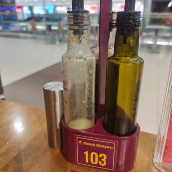 Hijyen Eksikliği Ve İlgisiz Personel Nedeniyle Rahatsız Edici Restoran Deneyimi