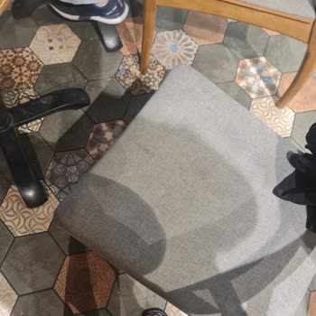 Hijyen Eksikliği Ve İlgisiz Personel Nedeniyle Rahatsız Edici Restoran Deneyimi