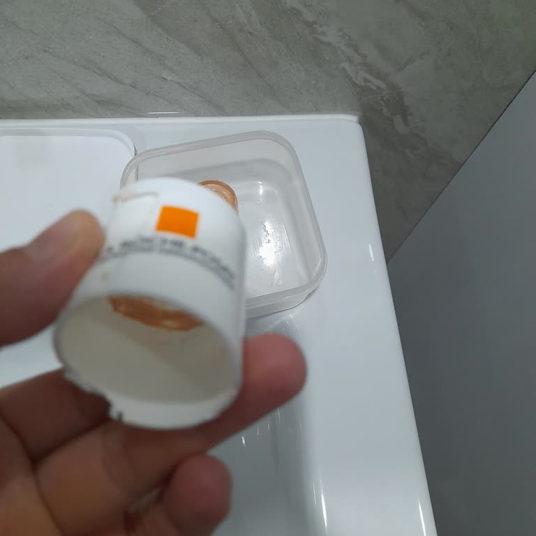 La Roche - Posay Yarım Olarak Gelen Ürün