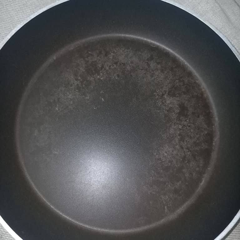 Kısa Sürede Deforme Olan Tencere Seti Sağlığımı Tehdit Ediyor