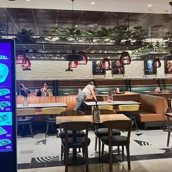 Restoran Kapanmadan İçeri Alınmadık Ve Açıklama Yapılmadı