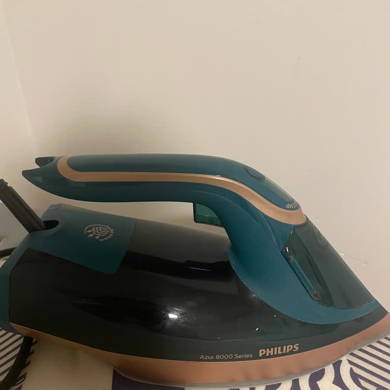 Philips Azur 8000 Ütüden Sarı Su Akıyor, Çözüm Bekliyorum