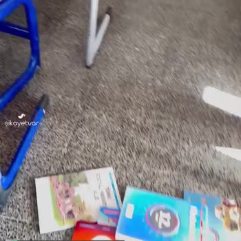 Halil İnalcık Anadolu Lisesi (Etimesgut) Kitaplarımızın Yere Atılması