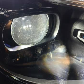 Sıfır Mercedes C200'de Far Kusurları Ve Değişim Talebi