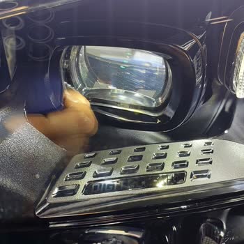 Sıfır Mercedes C200'de Far Kusurları Ve Değişim Talebi