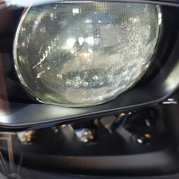 Sıfır Mercedes C200'de Far Kusurları Ve Değişim Talebi