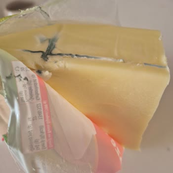 Aldığım Ekici Kaşar Peynirinin Paketi Açılmadan Küflü Çıkması