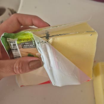 Aldığım Ekici Kaşar Peynirinin Paketi Açılmadan Küflü Çıkması