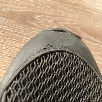 Armani Exchange Ayakkabıda Açılma Ve Mağaza Çalışanlarının Saygısız Tutumu