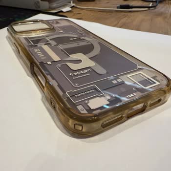 Sararma Yapmaz Denilen Kılıf Kısa Sürede Sarardı