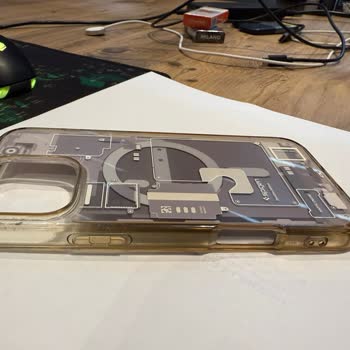 Sararma Yapmaz Denilen Kılıf Kısa Sürede Sarardı