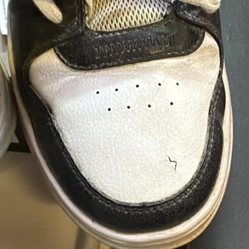 FLO'dan Aldığım Ayakkabı Kısa Sürede Yırtıldı, Şikayetim Sürekli Reddediliyor