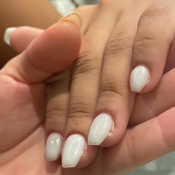Diamond Pro Nail Art 3 Gün Garanti Veriyorlar Tırnaklar 5. Gün Soyuluyor