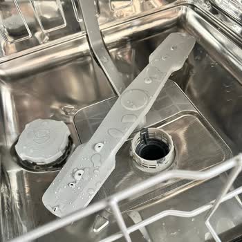 Bulaşık Makinesi Bardakları Çiziyor Ve Islak Bırakıyor