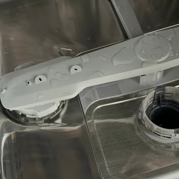 Bulaşık Makinesi Bardakları Çiziyor Ve Islak Bırakıyor