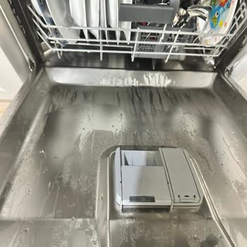 Bulaşık Makinesi Bardakları Çiziyor Ve Islak Bırakıyor