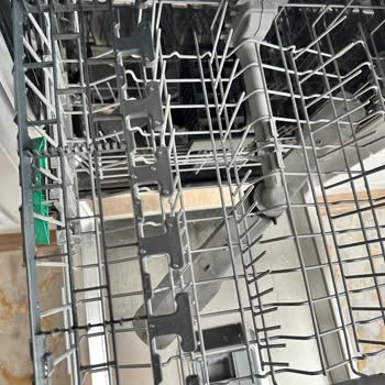 Bulaşık Makinesi Bardakları Çiziyor Ve Islak Bırakıyor