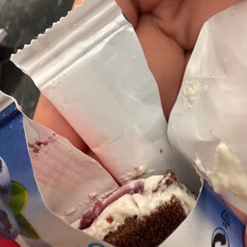 Kinder Süt Dilimi Ürününden Kıl Çıkması Nedeniyle Yaşanan Hijyen Sorunu