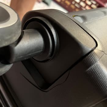 İlk Kullanımda Çatlayan Valiz Ve Geri Dönüş Sağlanmaması