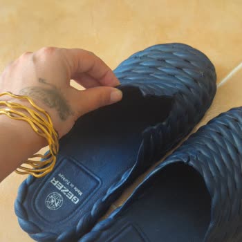 Aldığım Terlikler Kısa Sürede Yırtıldı, Daha Dayanıklı Ürün Talep Ediyorum