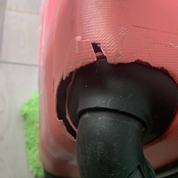 Ajet Uçuşunda Valizim Hasar Gördü Ve Mağduriyetim Giderilmedi