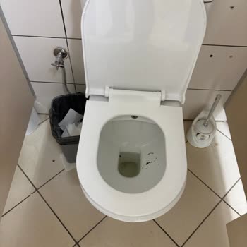 Ayvalık 5M Migros Tuvaletlerinde Süregelen Hijyen Ve Temizlik Sorunları