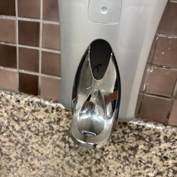 Ayvalık 5M Migros Tuvaletlerinde Süregelen Hijyen Ve Temizlik Sorunları